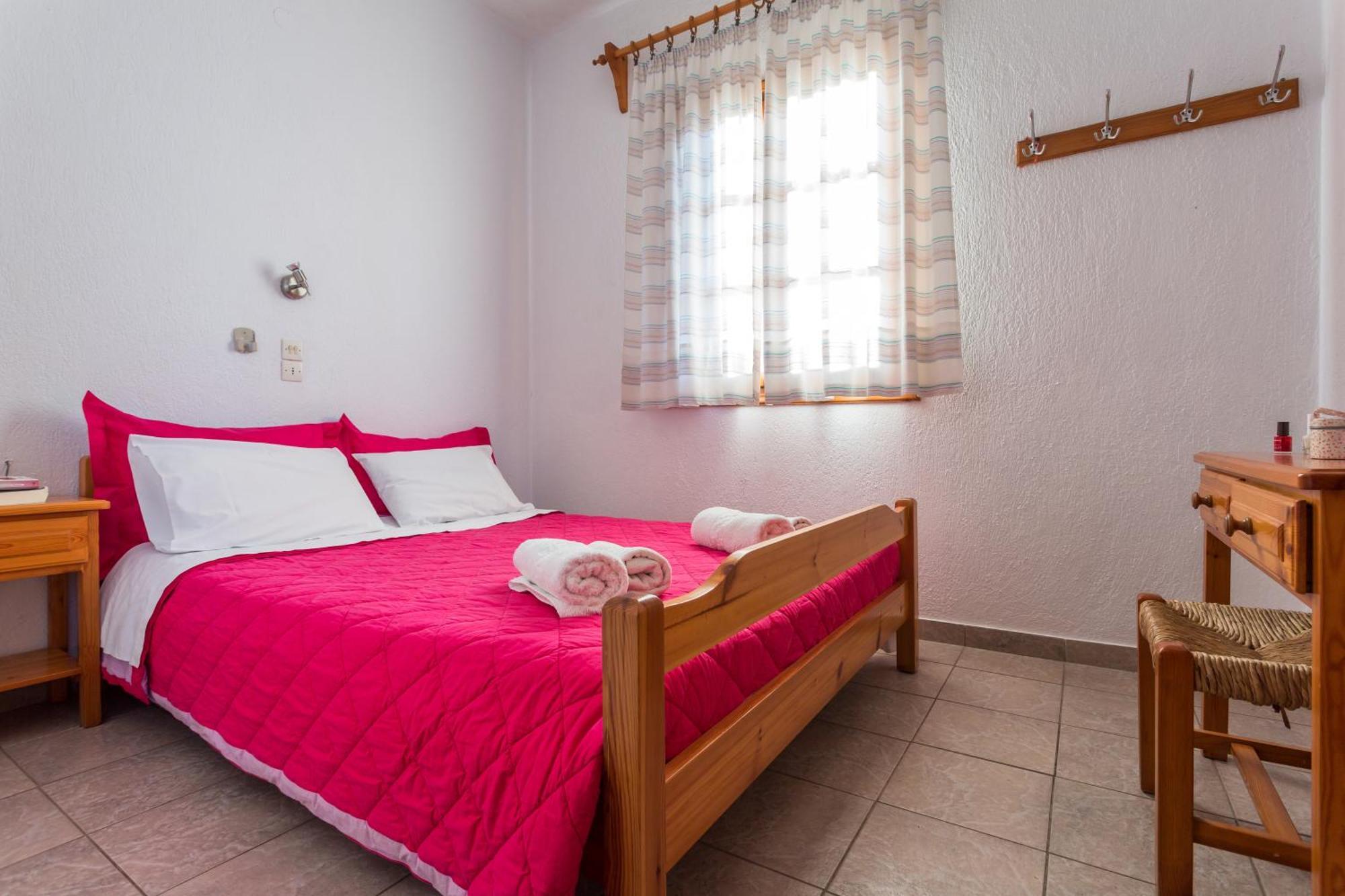 Nikolaos Studios Apartments Skopelos Town Exterior photo