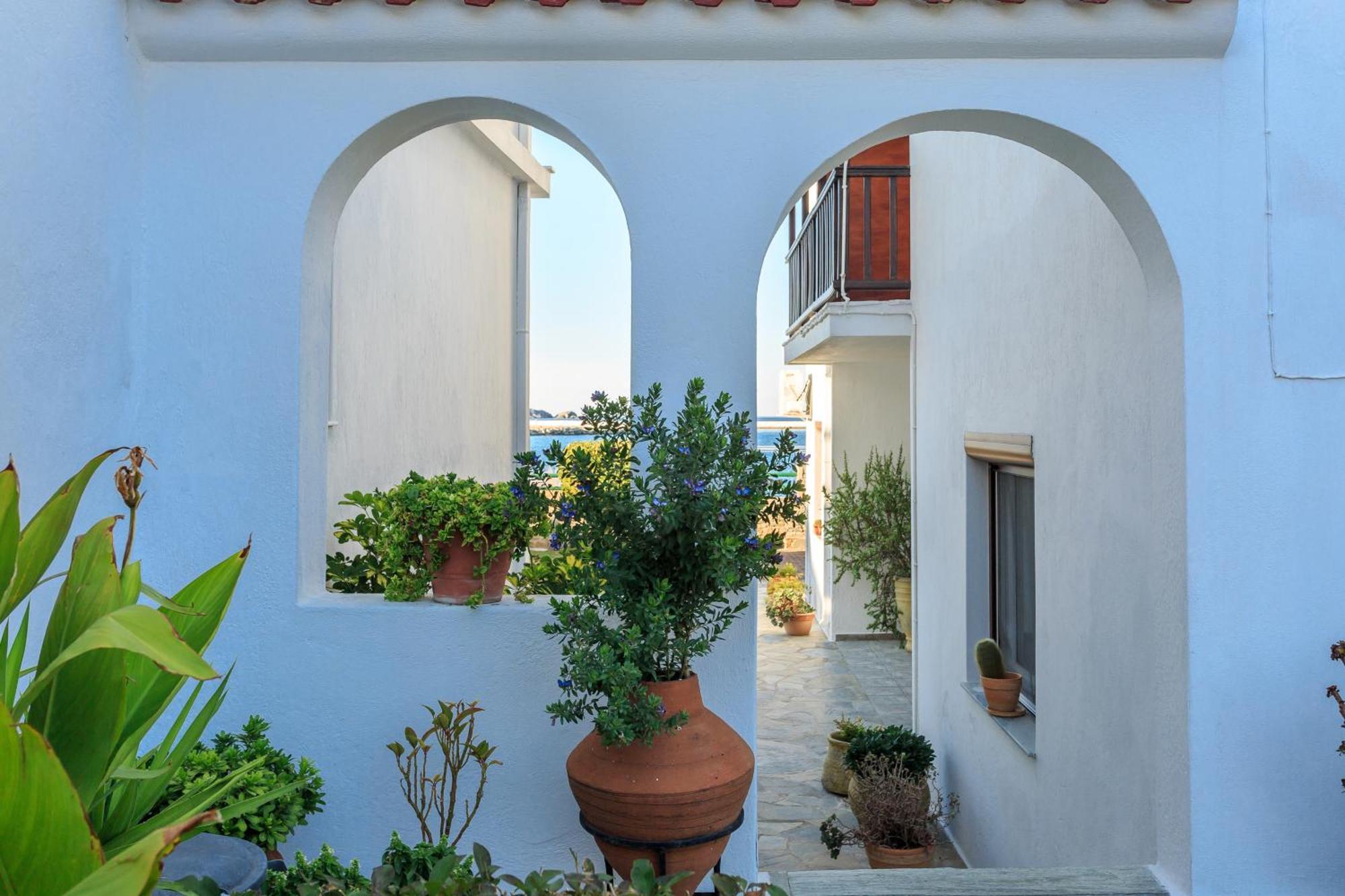 Nikolaos Studios Apartments Skopelos Town Exterior photo