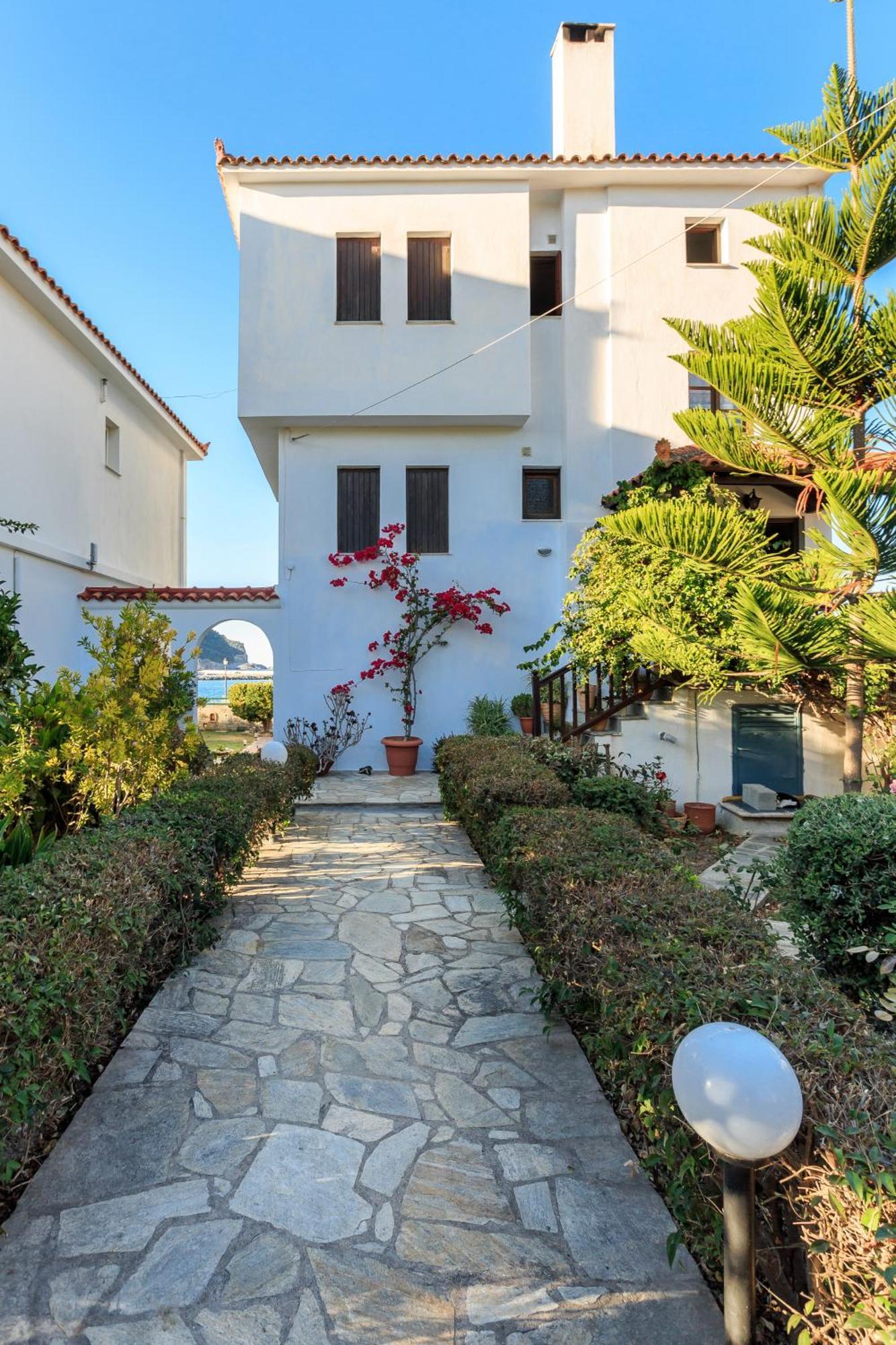 Nikolaos Studios Apartments Skopelos Town Exterior photo