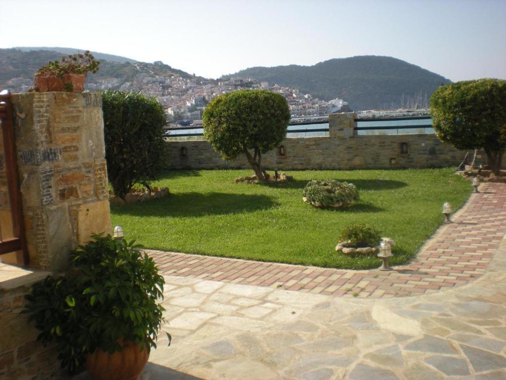 Nikolaos Studios Apartments Skopelos Town Exterior photo