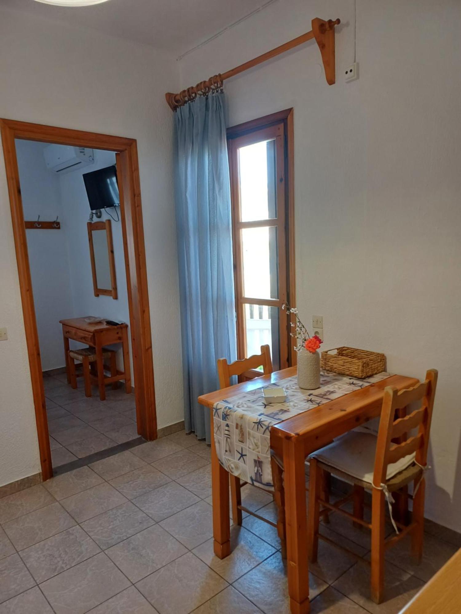 Nikolaos Studios Apartments Skopelos Town Exterior photo