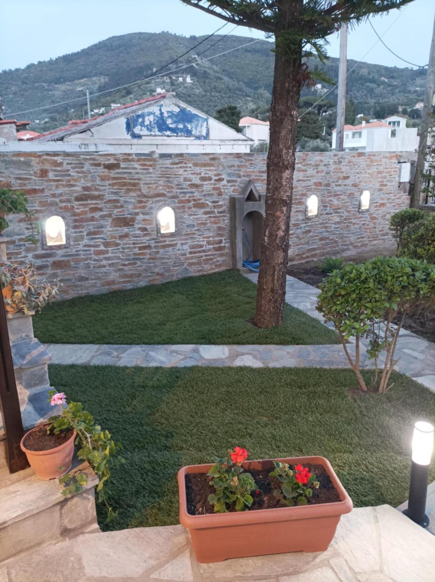 Nikolaos Studios Apartments Skopelos Town Exterior photo