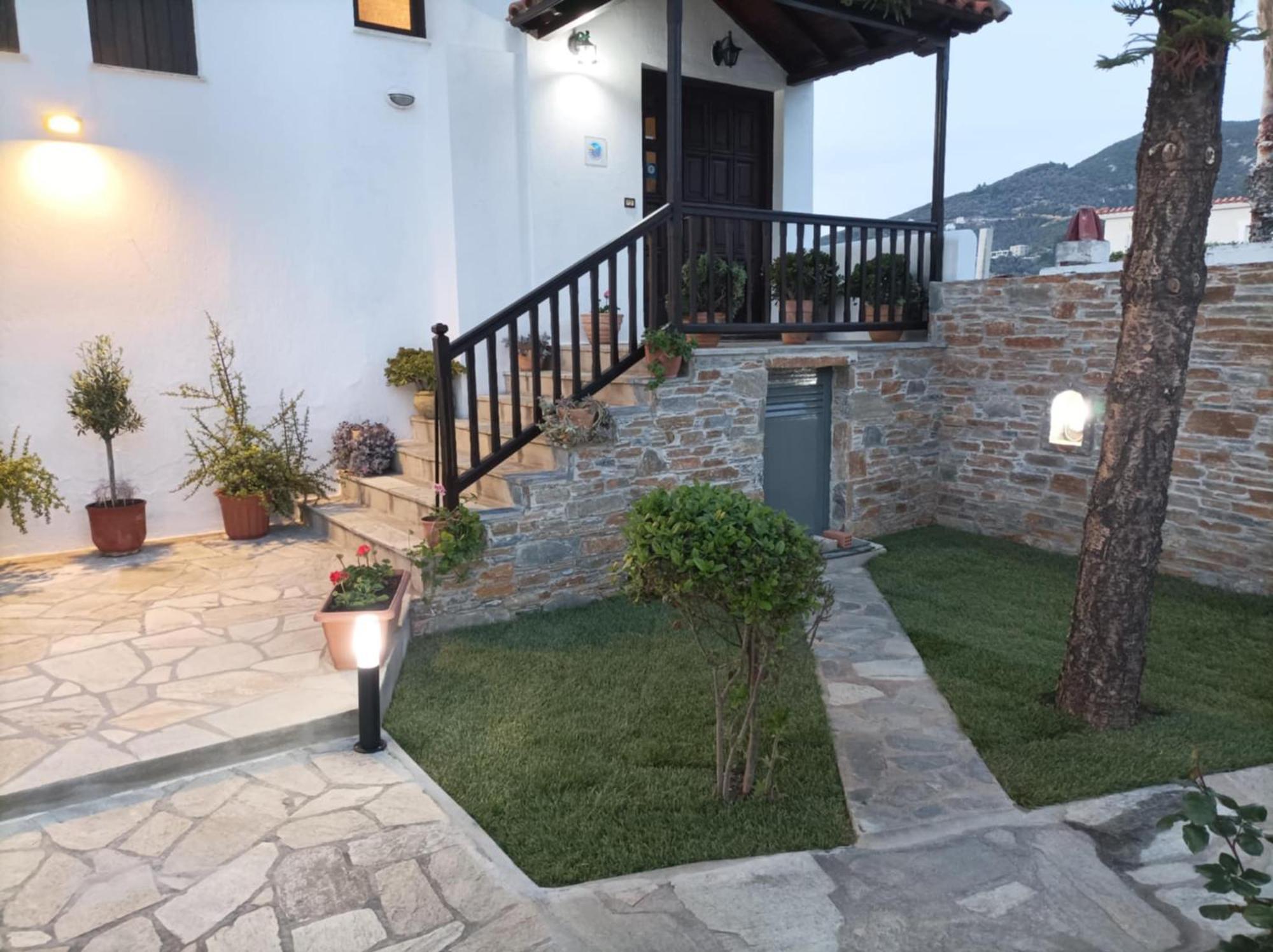 Nikolaos Studios Apartments Skopelos Town Exterior photo
